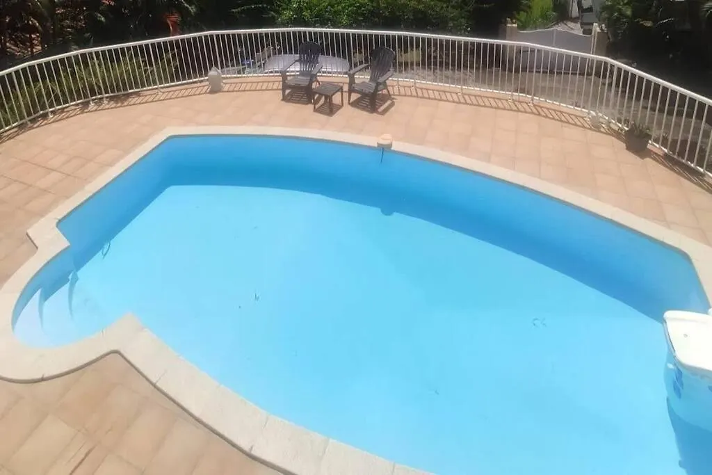 Bas de villa spacieux, proche plages et centre Schoelcher