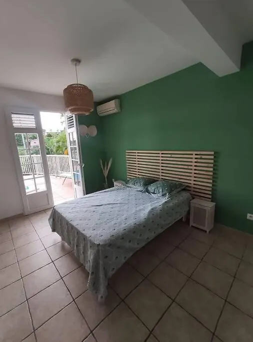 Hébergement de vacances Bas de villa spacieux, proche plages et centre Schoelcher Martinique